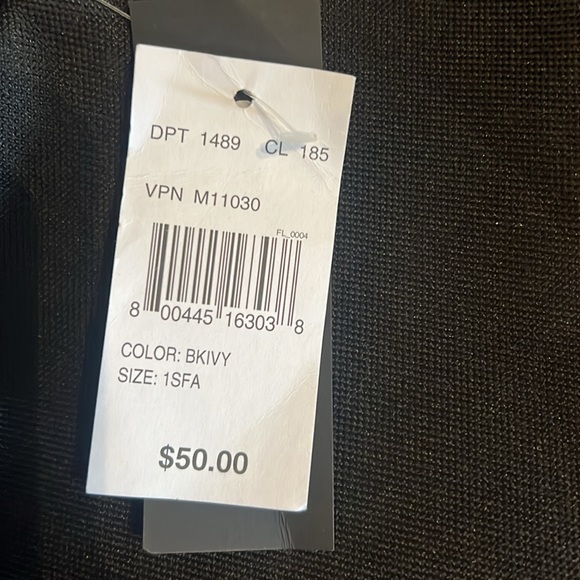 Steve Madden Plaid black, white, red wool scarf NWT - Picture 8 of 8